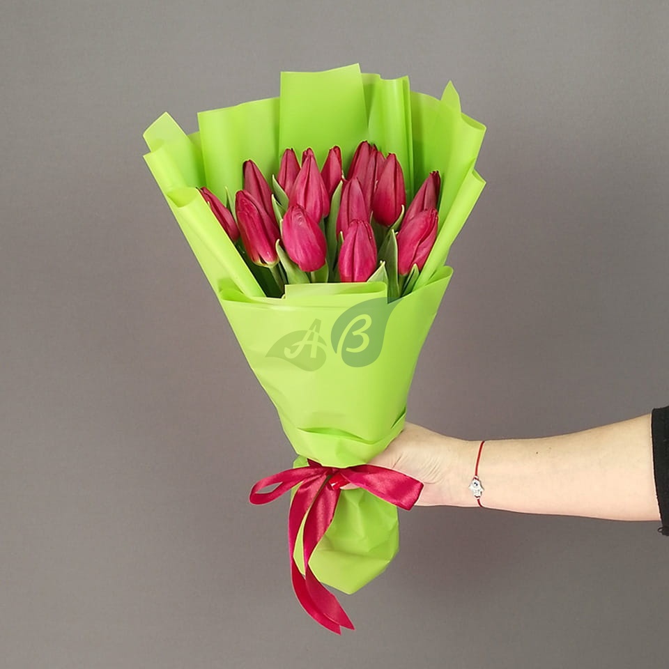 Букет ярко-красных тюльпанов Кармэн